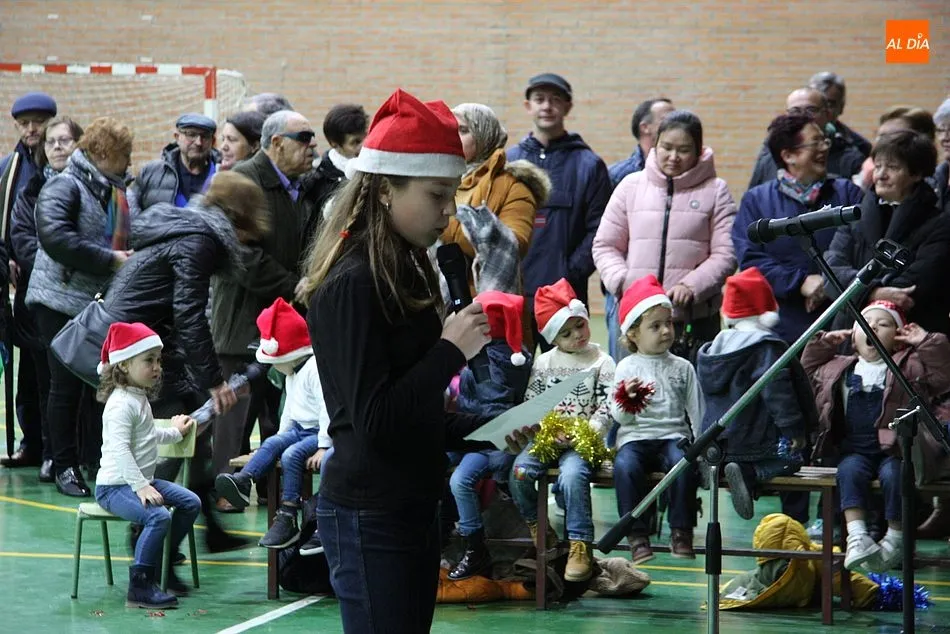 Foto 9 - Los alumnos de CEIP Manuel Moreno Blanco de Vitigudino ofrecen una bonita gala de Navidad  