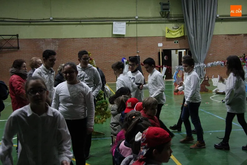 Foto 4 - Los alumnos de CEIP Manuel Moreno Blanco de Vitigudino ofrecen una bonita gala de Navidad  