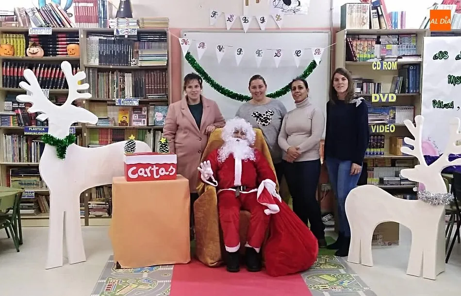 Foto 3 - Los alumnos de CEIP Manuel Moreno Blanco de Vitigudino ofrecen una bonita gala de Navidad  