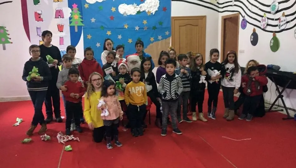 Papa Noel visita a los niños del CRA Los Arribes y a los de la guardería de Villarino  