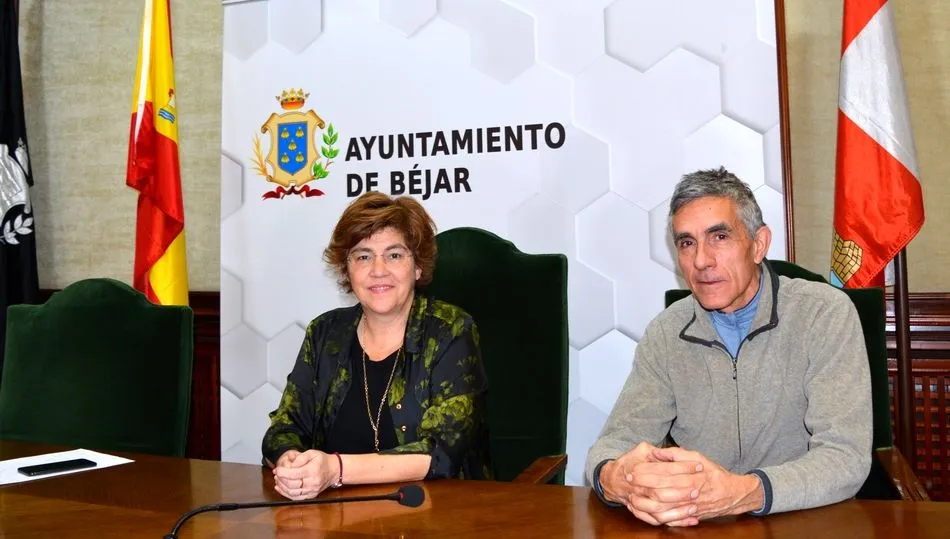 Elena Martín, alcaldesa de Béjar y José  White, director técnico de la estación de esquí Sierra de Béjar