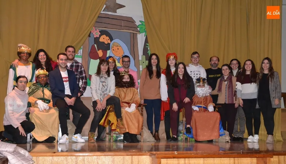 Misioneras-Santa Teresa recibe a los Reyes Magos y monta un gran belén viviente  