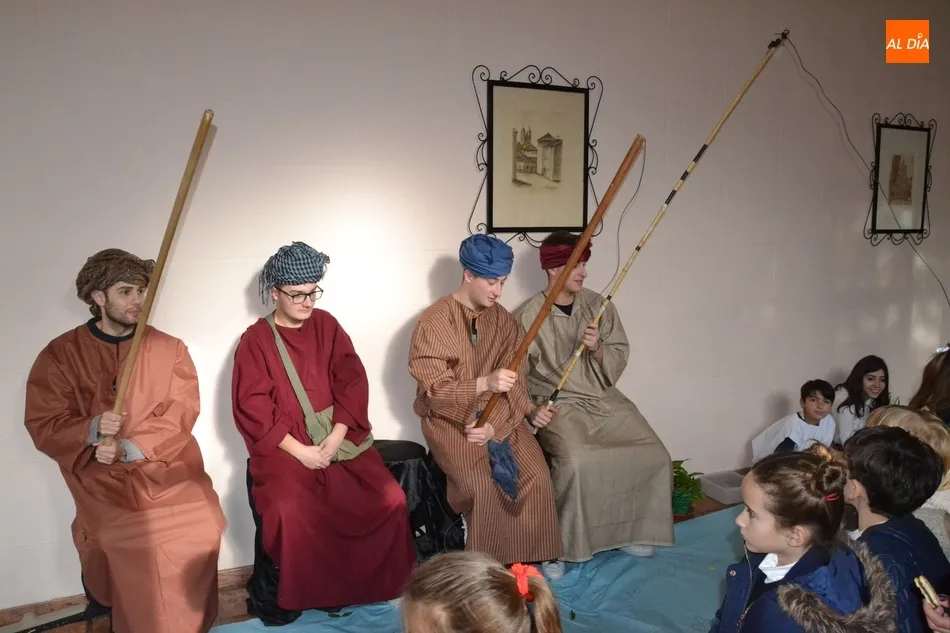 Foto 10 - Misioneras-Santa Teresa recibe a los Reyes Magos y monta un gran bel&eacute;n viviente  