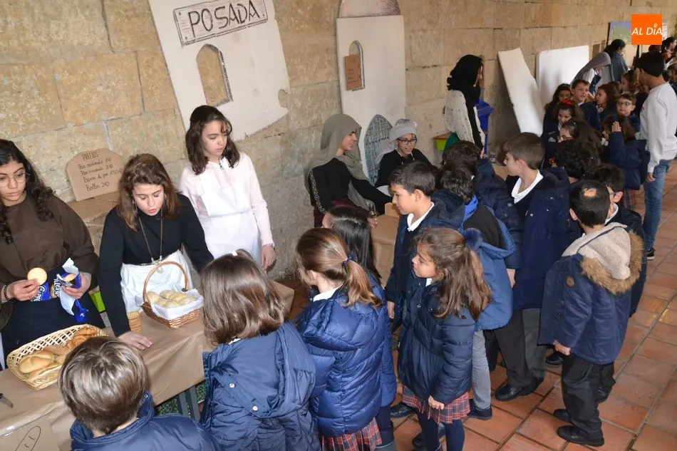 Foto 8 - Misioneras-Santa Teresa recibe a los Reyes Magos y monta un gran bel&eacute;n viviente  