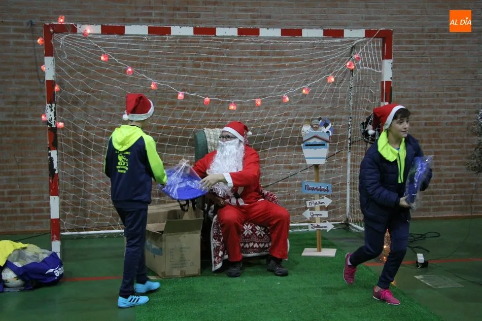 Papá Noel visita al CD Los Leones de Vitigudino  