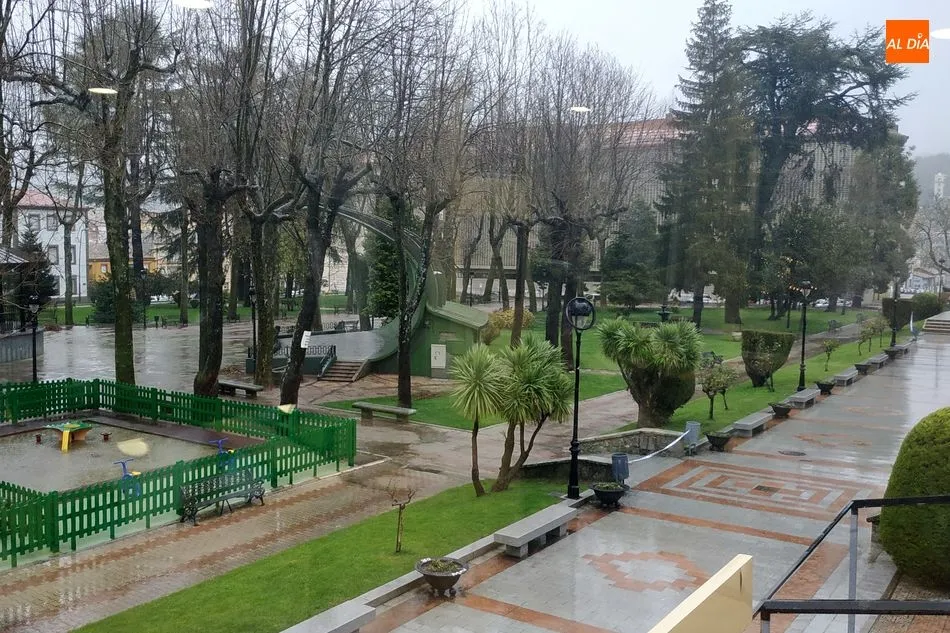 Foto 2 - Cerrados todos los accesos al parque municipal por el fuerte viento