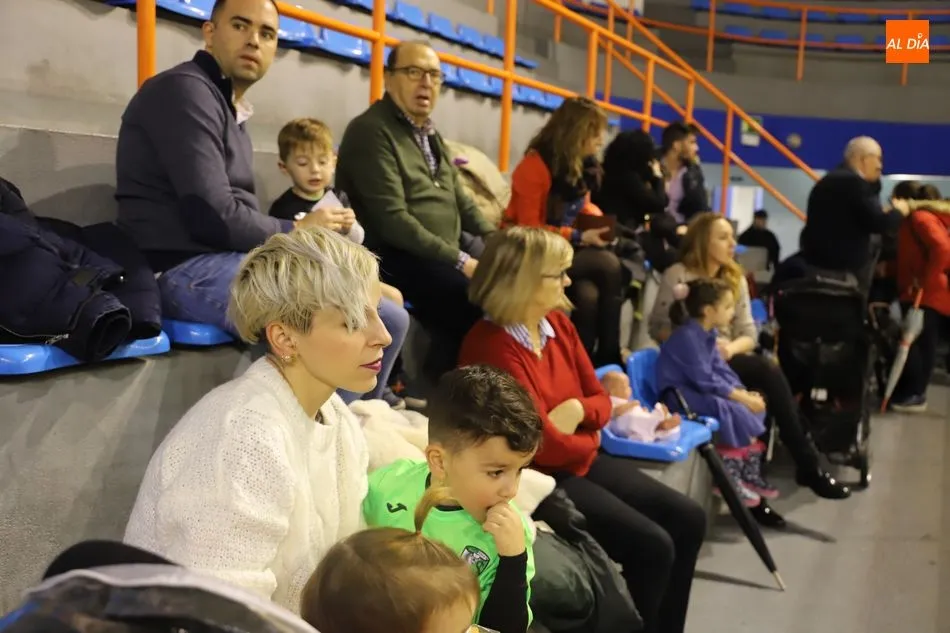 Foto 3 - Rotundo &eacute;xito en el &lsquo;rey de la pista&rsquo; solidario de AVIVA con buen f&uacute;tbol y diversi&oacute;n