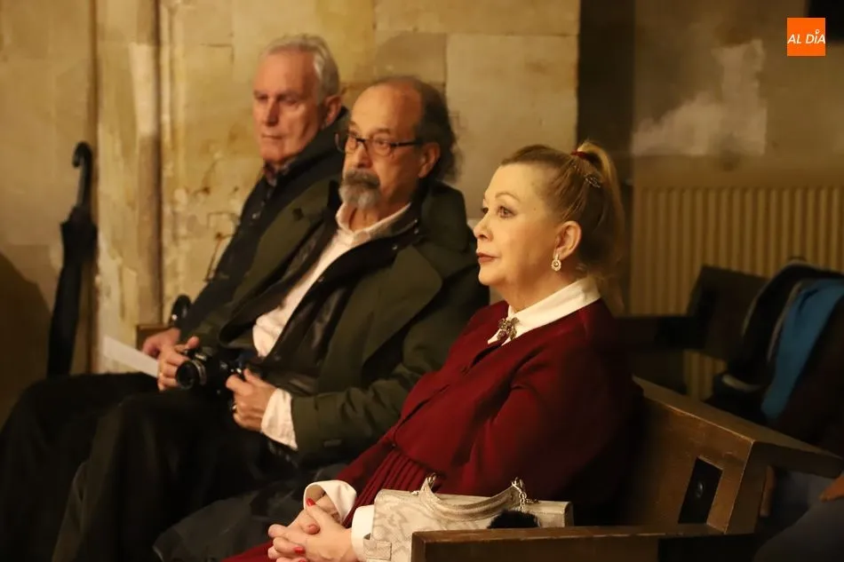 Foto 6 - El acto po&eacute;tico &lsquo;Navidad con poetas&rsquo; encandila a Salamanca