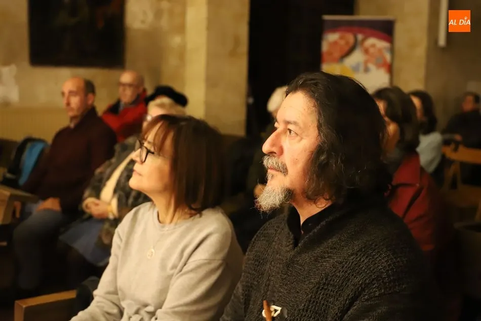 Foto 4 - El acto po&eacute;tico &lsquo;Navidad con poetas&rsquo; encandila a Salamanca
