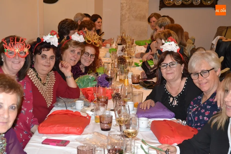 El Parador acoge la cena navideña de la Asociación de Mujeres Amanecer  