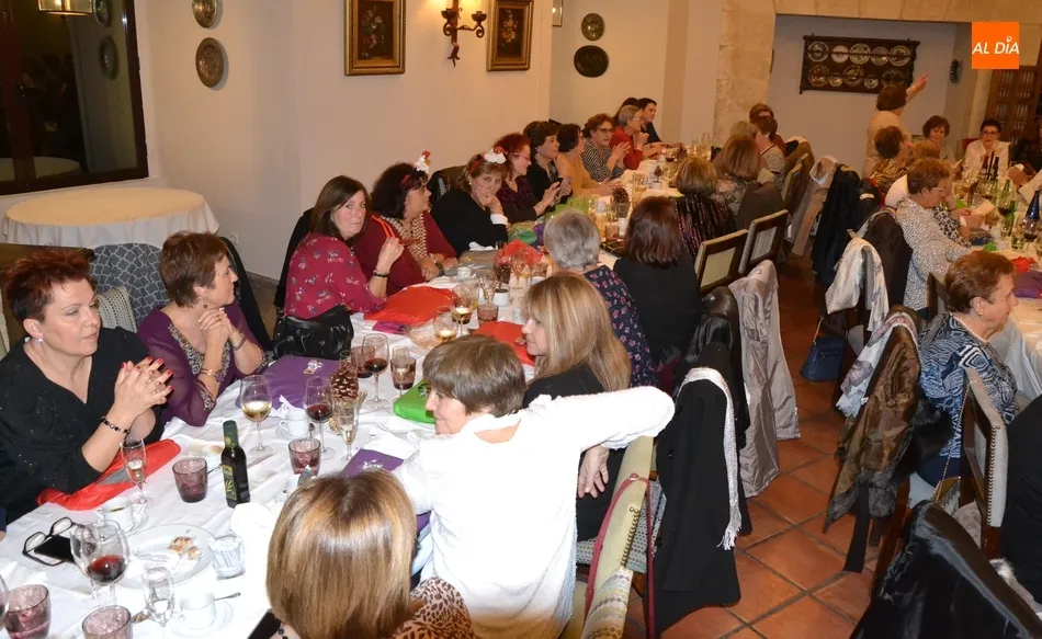 Foto 4 - El Parador acoge la cena navide&ntilde;a de la Asociaci&oacute;n de Mujeres Amanecer  
