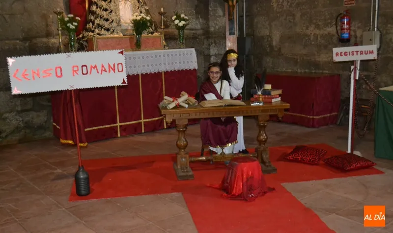 Foto 4 - Los ni&ntilde;os de catequesis trasladan a la iglesia parroquial la ilusionante representaci&oacute;n de su...