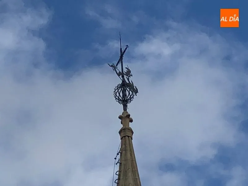 Foto 5 - Cortado un tramo de la calle Toro por posible desprendimiento de la veleta de la iglesia de San...