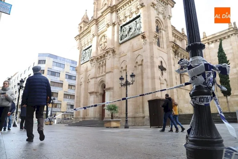 Foto 4 - Cortado un tramo de la calle Toro por posible desprendimiento de la veleta de la iglesia de San...
