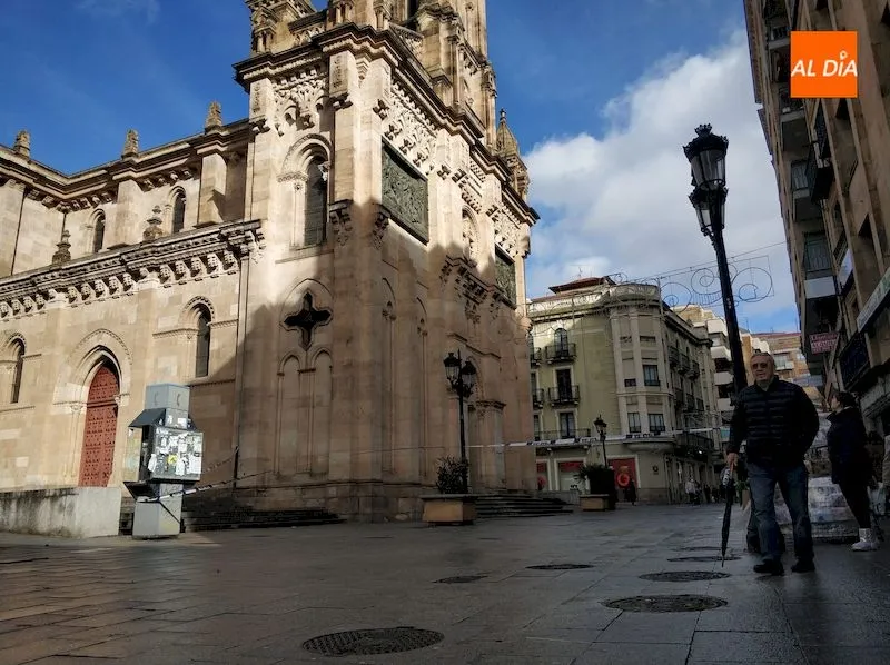 Foto 3 - Cortado un tramo de la calle Toro por posible desprendimiento de la veleta de la iglesia de San...