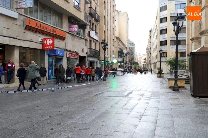 Foto 2 - Cortado un tramo de la calle Toro por posible desprendimiento de la veleta de la iglesia de San...
