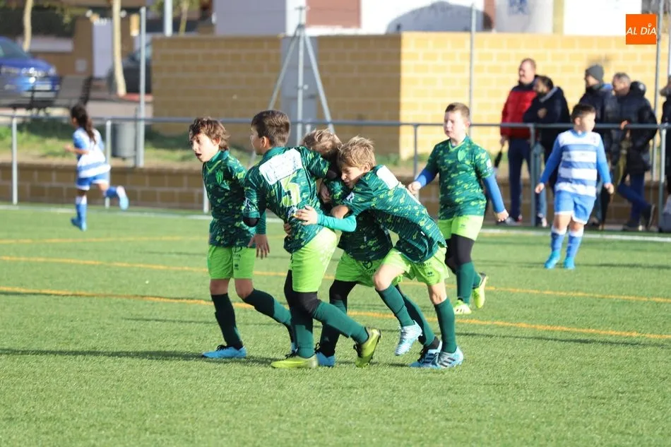 Un equipo del Guijuelo celebra un gol / Lydia González