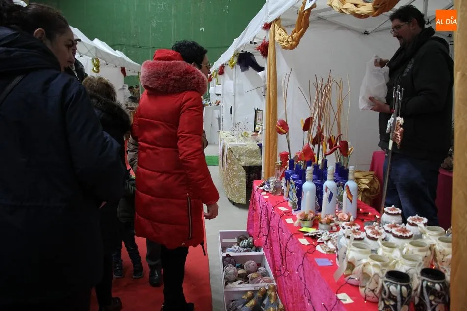 Foto 10 - El Mercadillo Navide&ntilde;o anima el s&aacute;bado en Vitigudino  