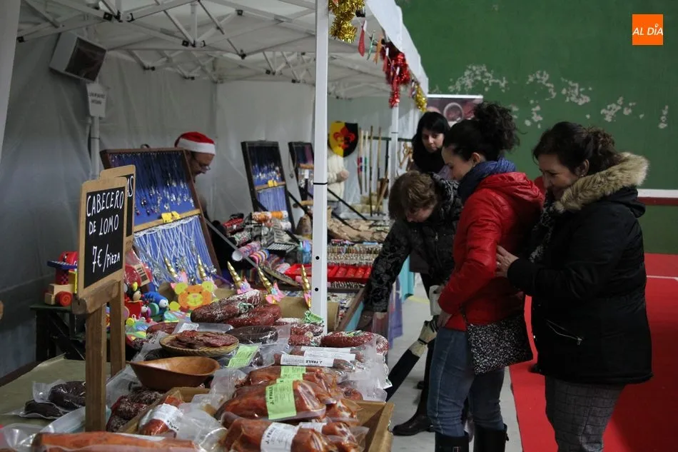 Foto 8 - El Mercadillo Navide&ntilde;o anima el s&aacute;bado en Vitigudino  