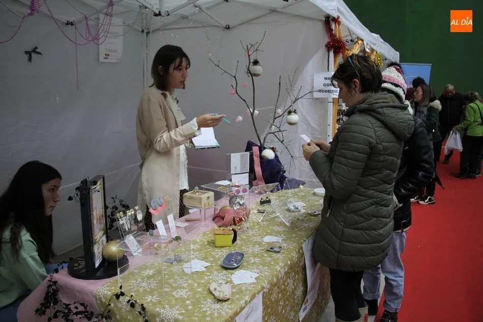 Foto 5 - El Mercadillo Navide&ntilde;o anima el s&aacute;bado en Vitigudino  