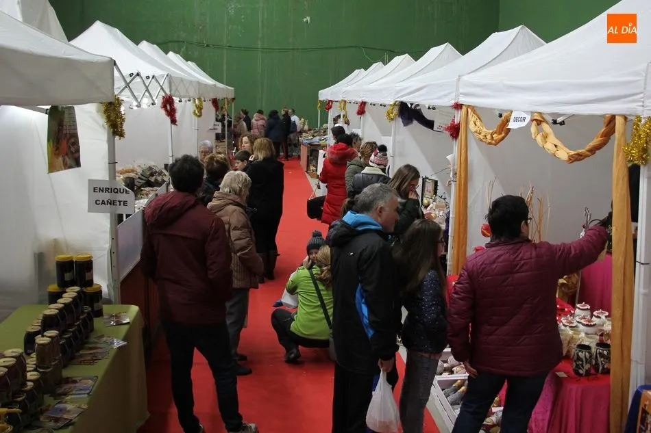 Foto 4 - El Mercadillo Navide&ntilde;o anima el s&aacute;bado en Vitigudino  