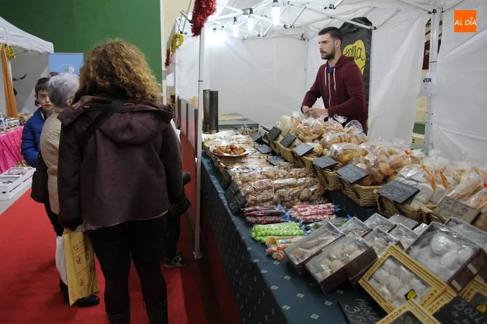 Foto 2 - El Mercadillo Navide&ntilde;o anima el s&aacute;bado en Vitigudino  