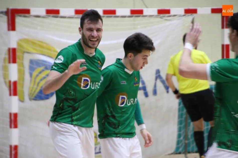 Los jugadores del Piensos Durán Albense celebran un gol / Roberto Jiménez