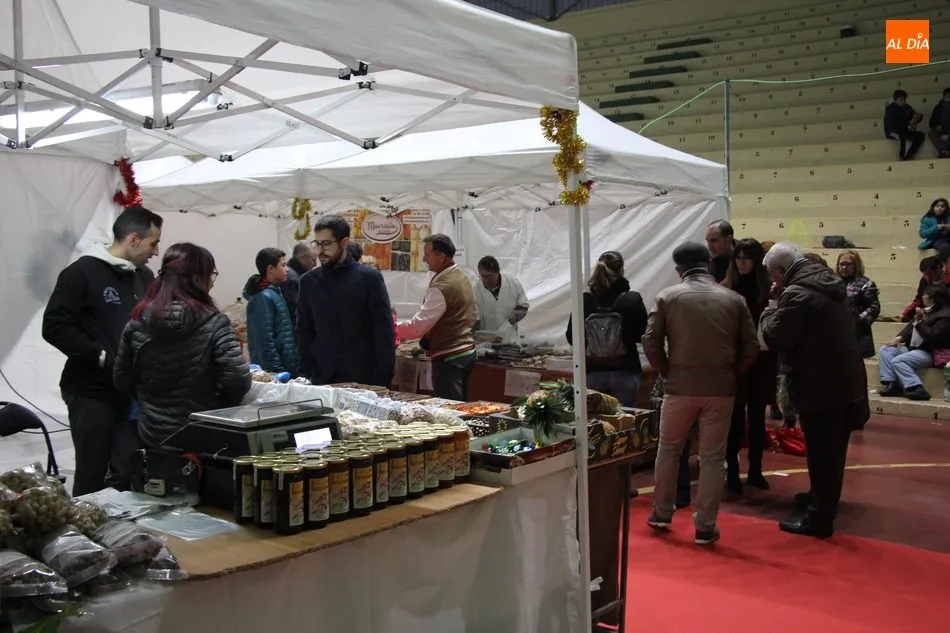Foto 7 - Asemvi pone un broche de lo m&aacute;s dulce al Mercadillo Navide&ntilde;o de Vitigudino  
