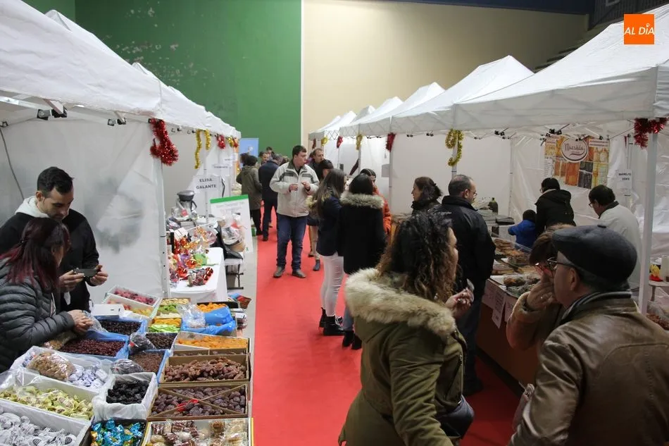 Foto 5 - Asemvi pone un broche de lo m&aacute;s dulce al Mercadillo Navide&ntilde;o de Vitigudino  