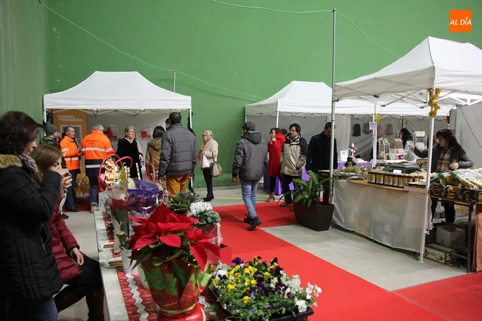 Foto 3 - Asemvi pone un broche de lo m&aacute;s dulce al Mercadillo Navide&ntilde;o de Vitigudino  
