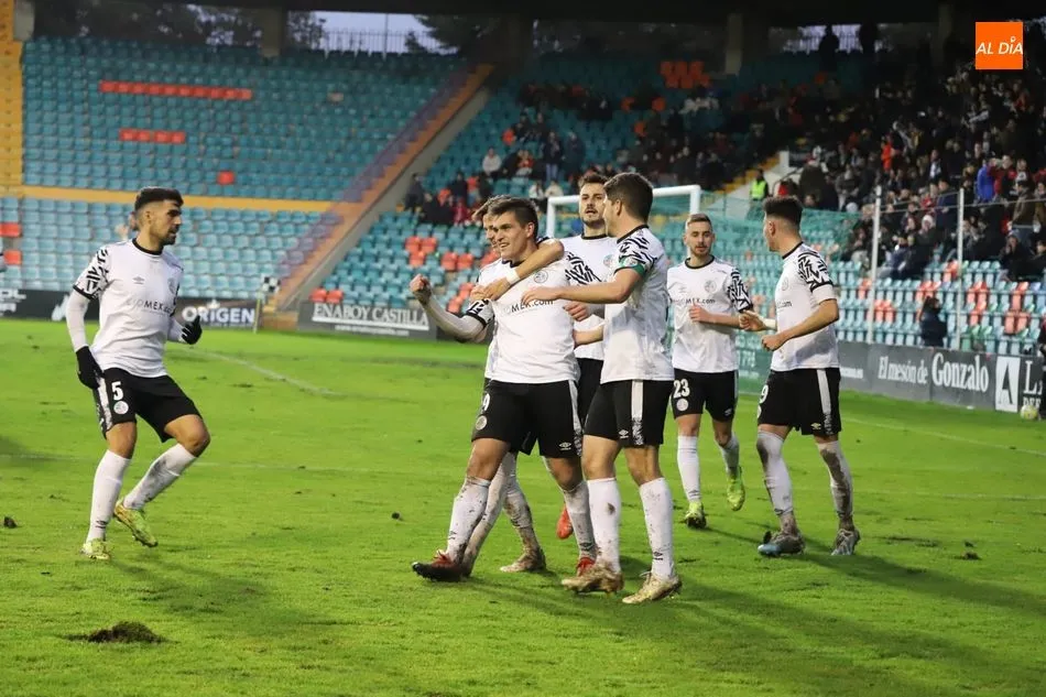 Foto 2 - &iexcl;Qu&eacute; alivio!, el Salamanca UDS vuelve a sonreir