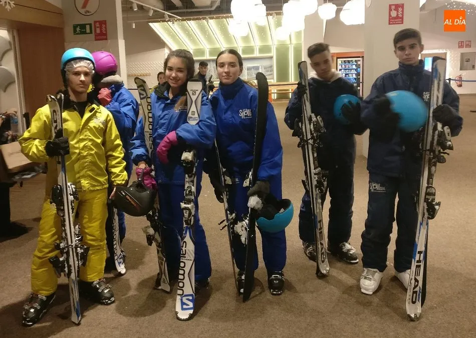 Foto 6 - Los alumnos del Colegio San Juan Bosco visitan el Museo del Aire
