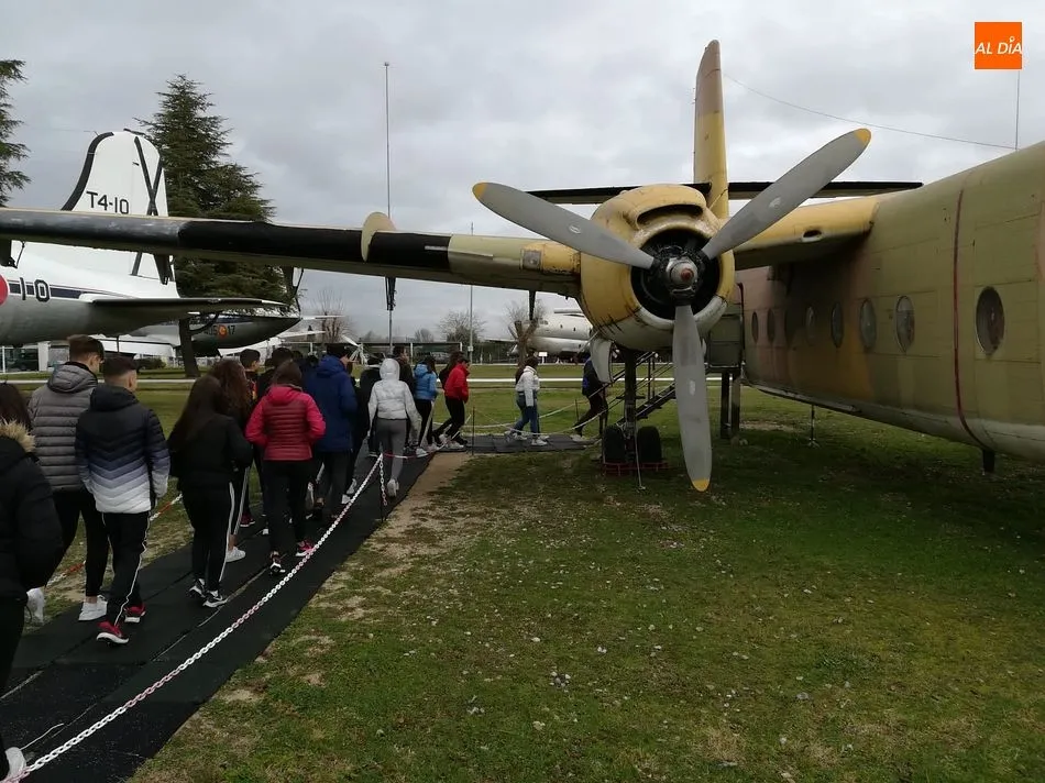 Foto 3 - Los alumnos del Colegio San Juan Bosco visitan el Museo del Aire