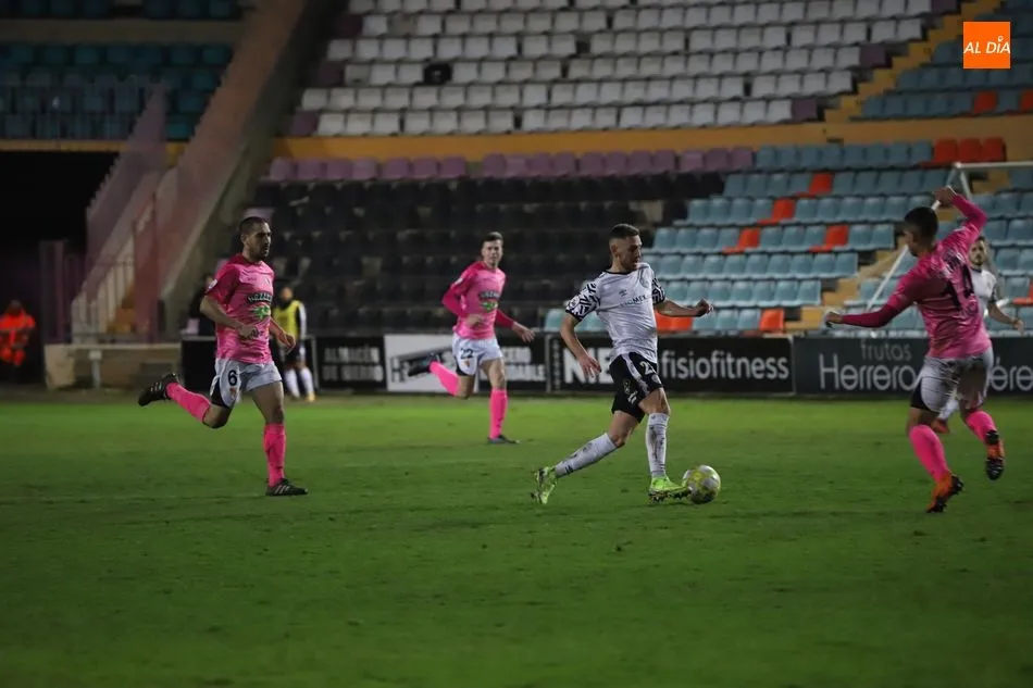 Foto 11 - Los penaltis le se&ntilde;alan el camino al Salamanca UDS de Larraz&aacute;bal ante el Tudelano (2-1)