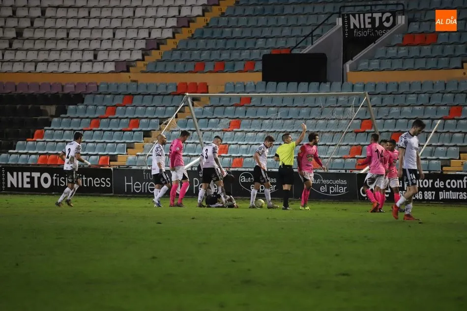 Foto 2 - Los penaltis le se&ntilde;alan el camino al Salamanca UDS de Larraz&aacute;bal ante el Tudelano (2-1)