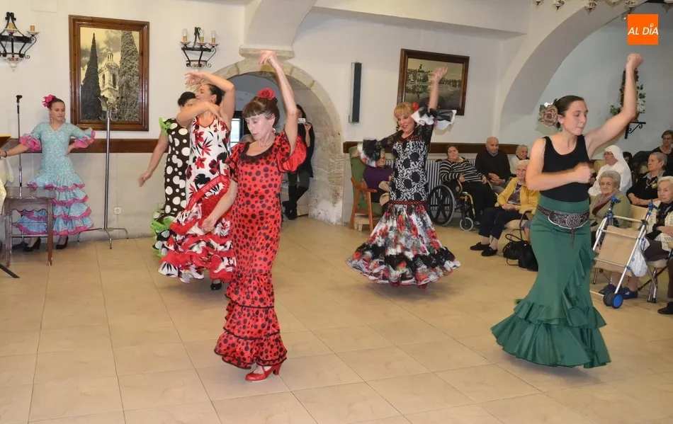 Foto 4 - El Grupo Alborea muestra su arte a los residentes del Hospital de la Pasi&oacute;n  