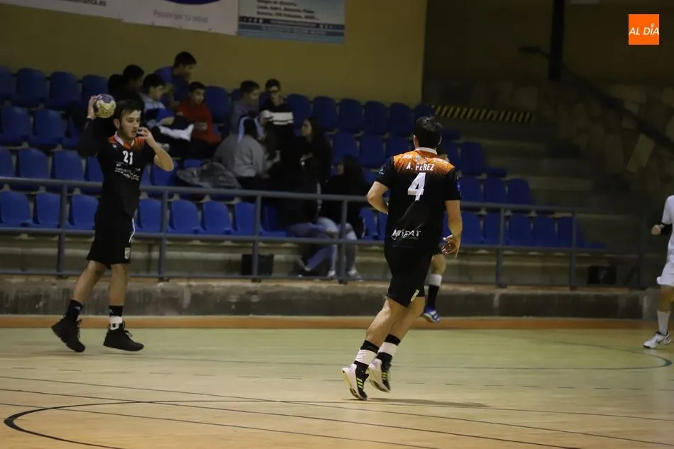 Foto 10 - El BM Salamanca da un recital para derrotar al BM Arroyo (31-28)