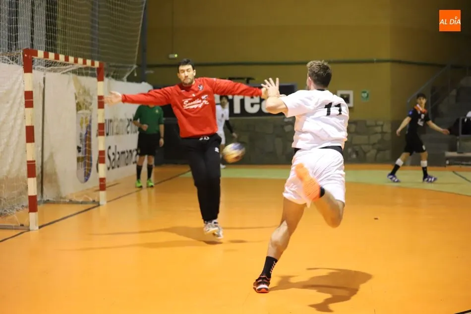 Foto 9 - El BM Salamanca da un recital para derrotar al BM Arroyo (31-28)