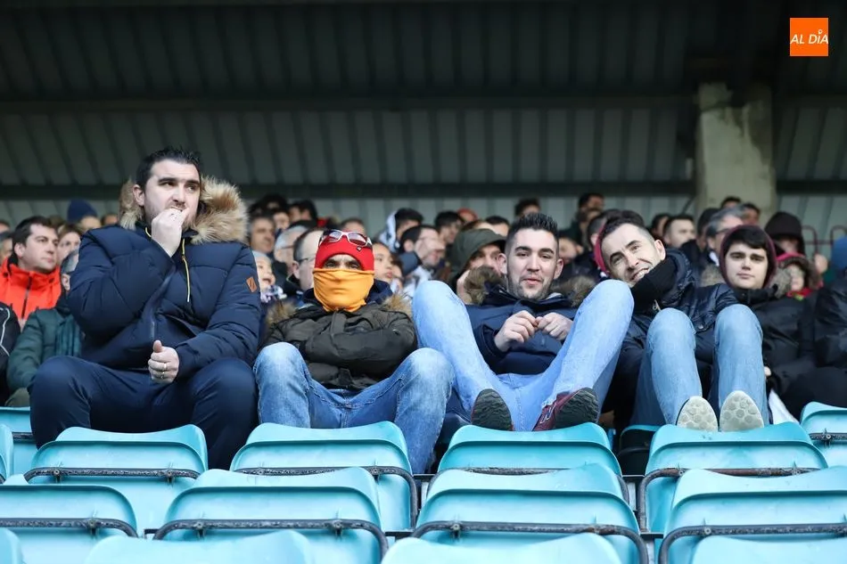 Foto 4 - La afici&oacute;n del Salamanca UDS se despide de &lsquo;su&rsquo; Helm&aacute;ntico hasta el 19 de enero