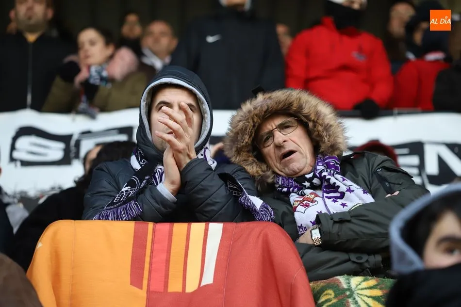 Foto 3 - La afici&oacute;n del Salamanca UDS se despide de &lsquo;su&rsquo; Helm&aacute;ntico hasta el 19 de enero