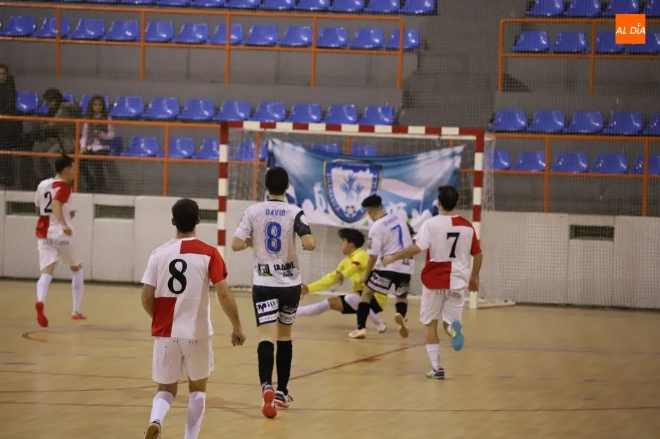 Foto 2 - El Salamanca FS Unionistas &lsquo;desmonta&rsquo; al Espinar con un goleada de esc&aacute;ndalo (15-0)