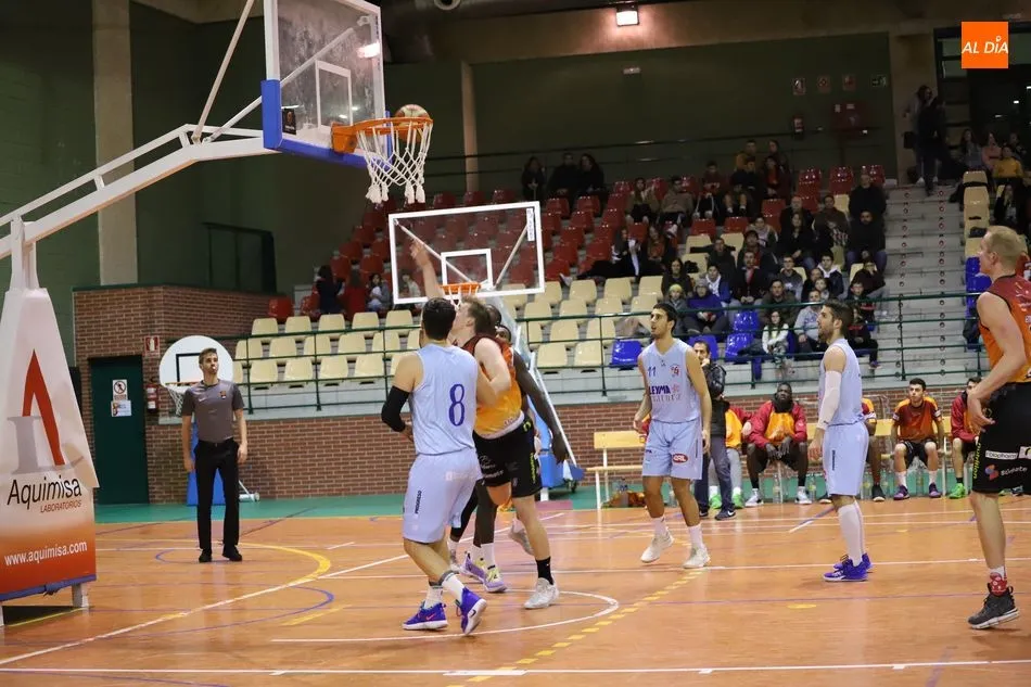 Foto 11 - El Aquimisa Carbajosa logra otra trabajada victoria contra el Lugo (77-68)  