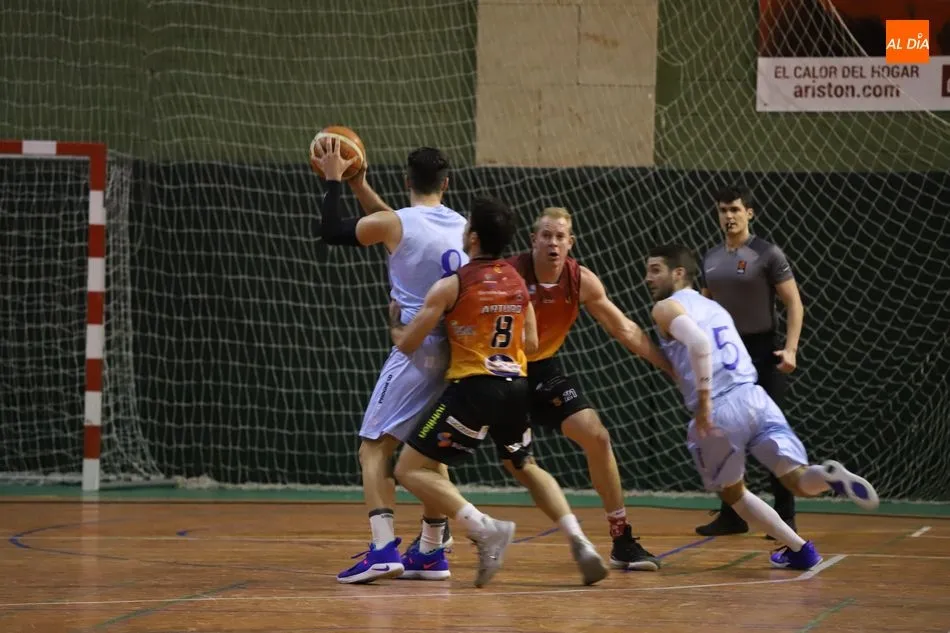 Foto 8 - El Aquimisa Carbajosa logra otra trabajada victoria contra el Lugo (77-68)  