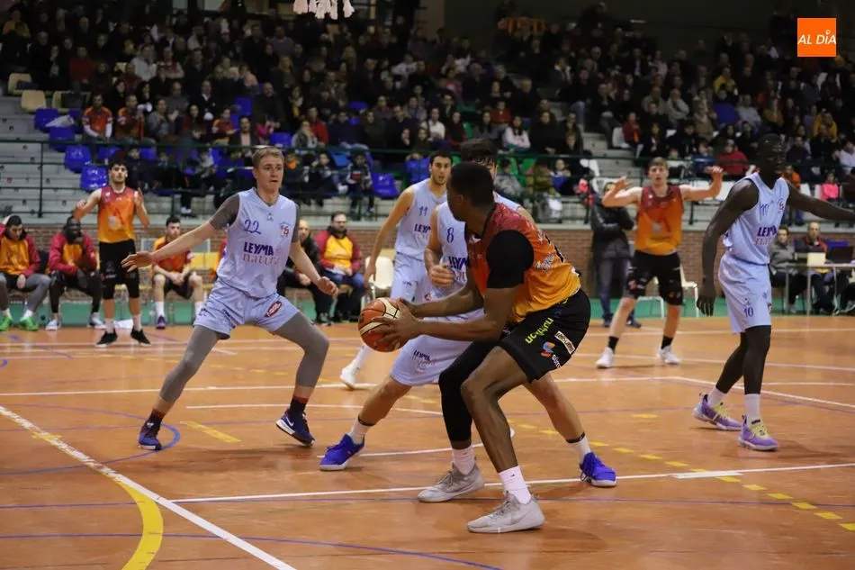 Foto 3 - El Aquimisa Carbajosa logra otra trabajada victoria contra el Lugo (77-68)  