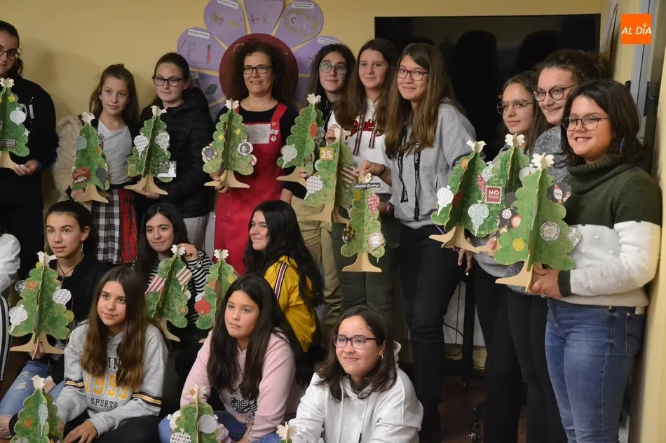 Foto 11 - El Espacio i congrega a una treintena de j&oacute;venes en el inicio de sus talleres navide&ntilde;os  