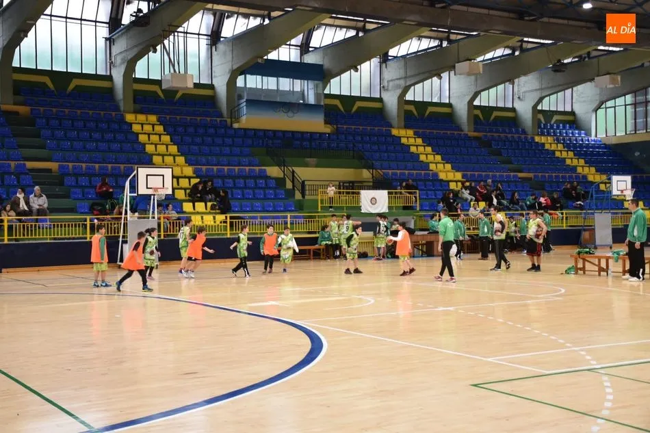 Foto 9 - La Gala Solidaria del Deporte recoge unas dos toneladas de alimentos y m&aacute;s de 600 euros en...