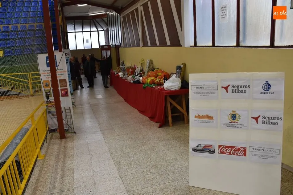 Foto 8 - La Gala Solidaria del Deporte recoge unas dos toneladas de alimentos y m&aacute;s de 600 euros en...