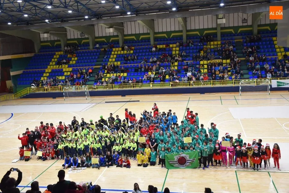 Foto 2 - La Gala Solidaria del Deporte recoge unas dos toneladas de alimentos y m&aacute;s de 600 euros en...
