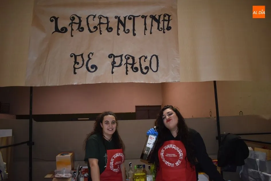 Foto 6 - Los vecinos de Encinas de Arriba disfrutaron de su mercado navide&ntilde;o
