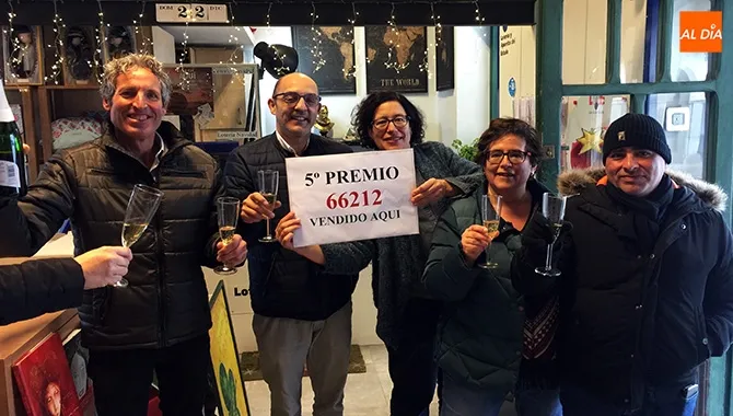 Uno de los quintos premios ha sido vendido en la administración de la Plaza Nueva de Peñaranda regentada por Silvia Martínez